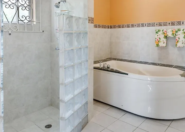 Yanceylargo- 4br Jacuzzi & Mountain Views Villa *