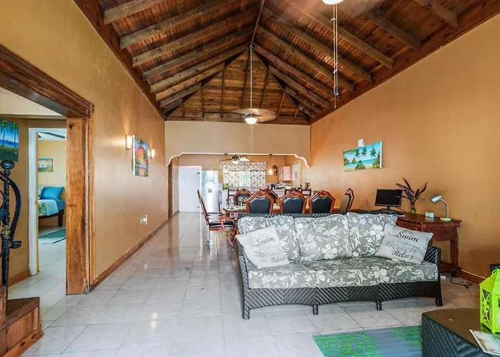 Yanceylargo- 4br Jacuzzi & Mountain Views Villa Montego Bay