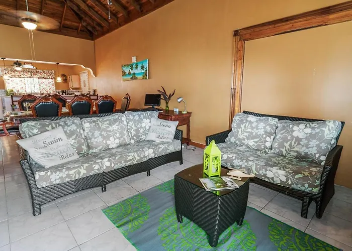 Villa Yanceylargo- 4br Jacuzzi & Mountain Views Montego Bay