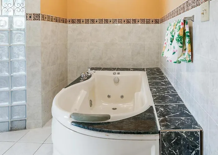 Yanceylargo- 4br Jacuzzi & Mountain Views Villa *