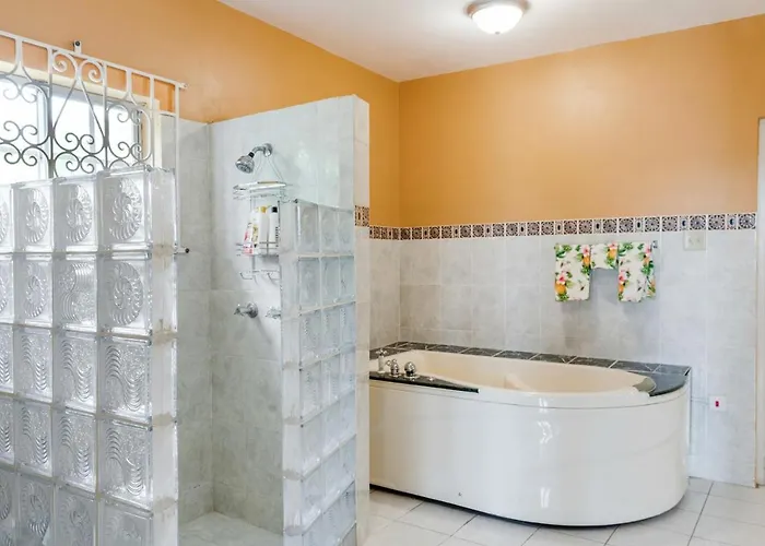 Villa Yanceylargo- 4br Jacuzzi & Mountain Views *