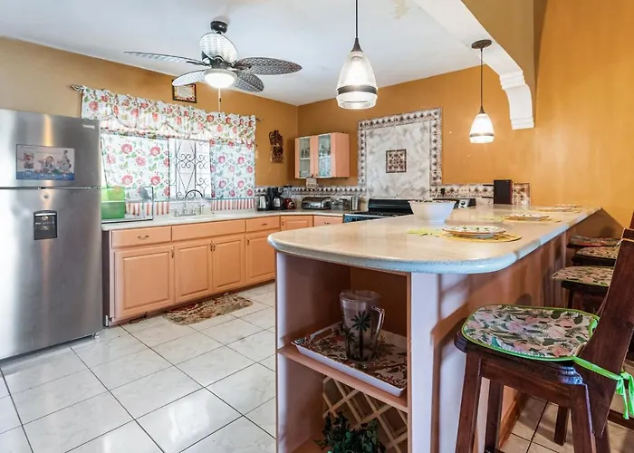 Yanceylargo- 4br Jacuzzi & Mountain Views * Montego Bay