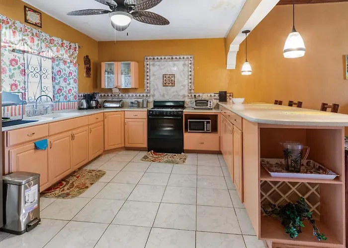 Yanceylargo- 4br Jacuzzi & Mountain Views * Montego Bay