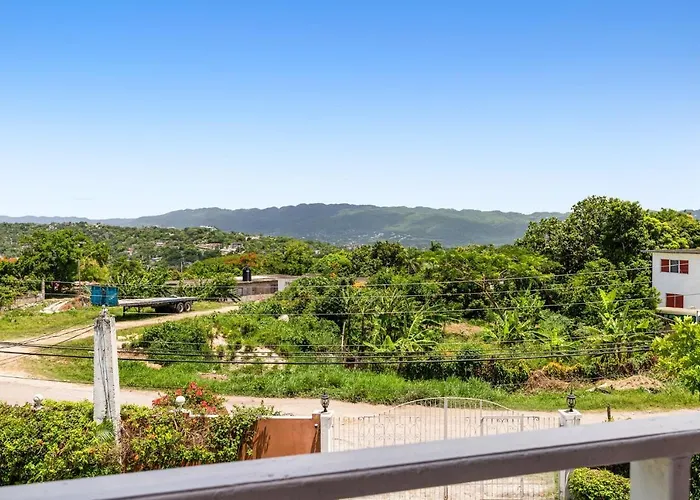 Yanceylargo- 4br Jacuzzi & Mountain Views * Montego Bay